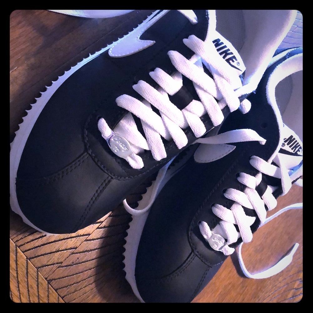 Nike Cortez leather sneaker size 5.5